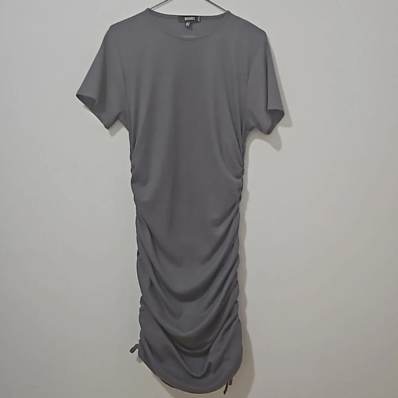 Missguided ruched short-sleeve bodycon dress - Picture 2 of 3